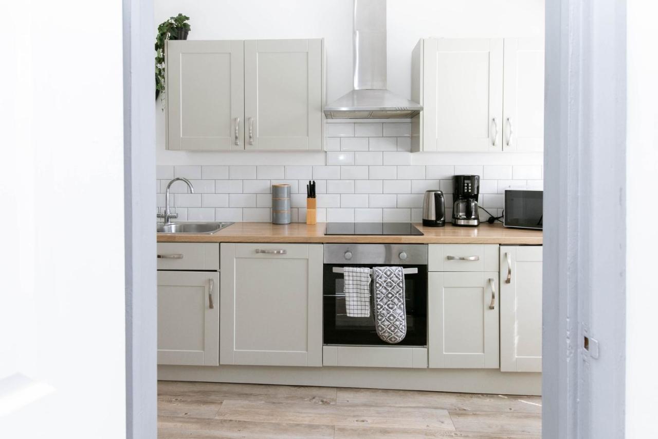אקסטר Spacious Apartment, Free Parking, Central Location Near To Uni, Hospital, Town מראה חיצוני תמונה